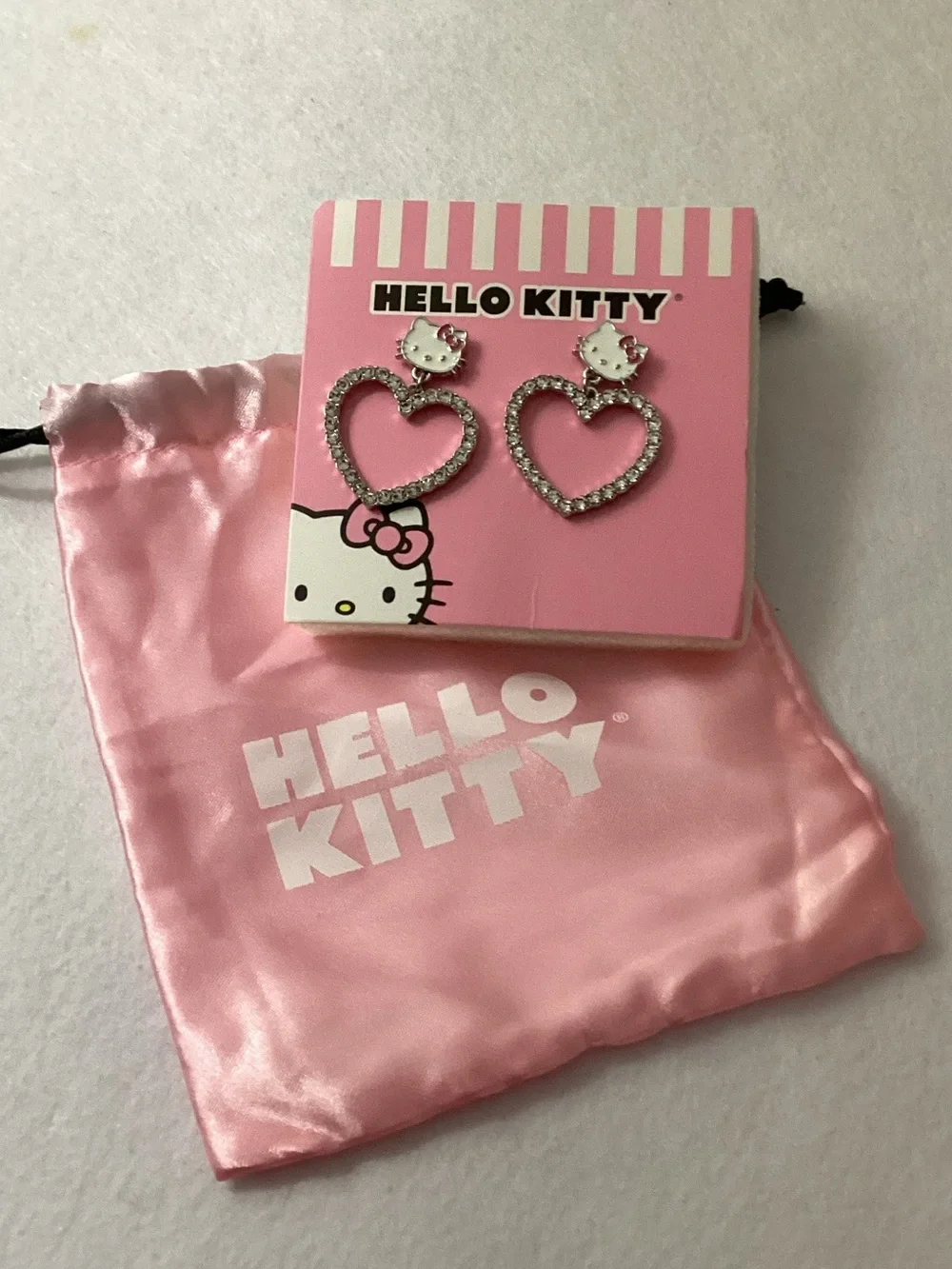 Hello Kitty Sanrio Heart Dangle Drop Earrings